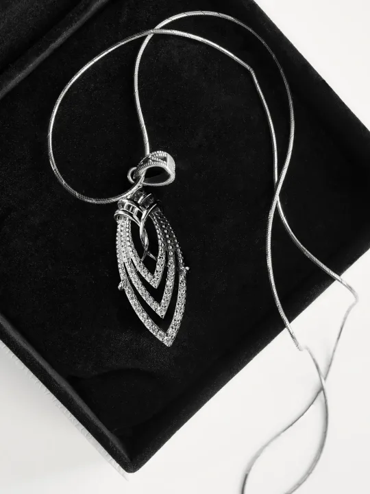 Struma Sharp Oval Pendant Necklace