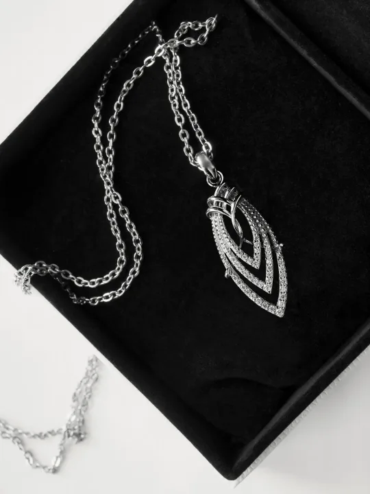 Struma Sharp Oval Pendant Necklace