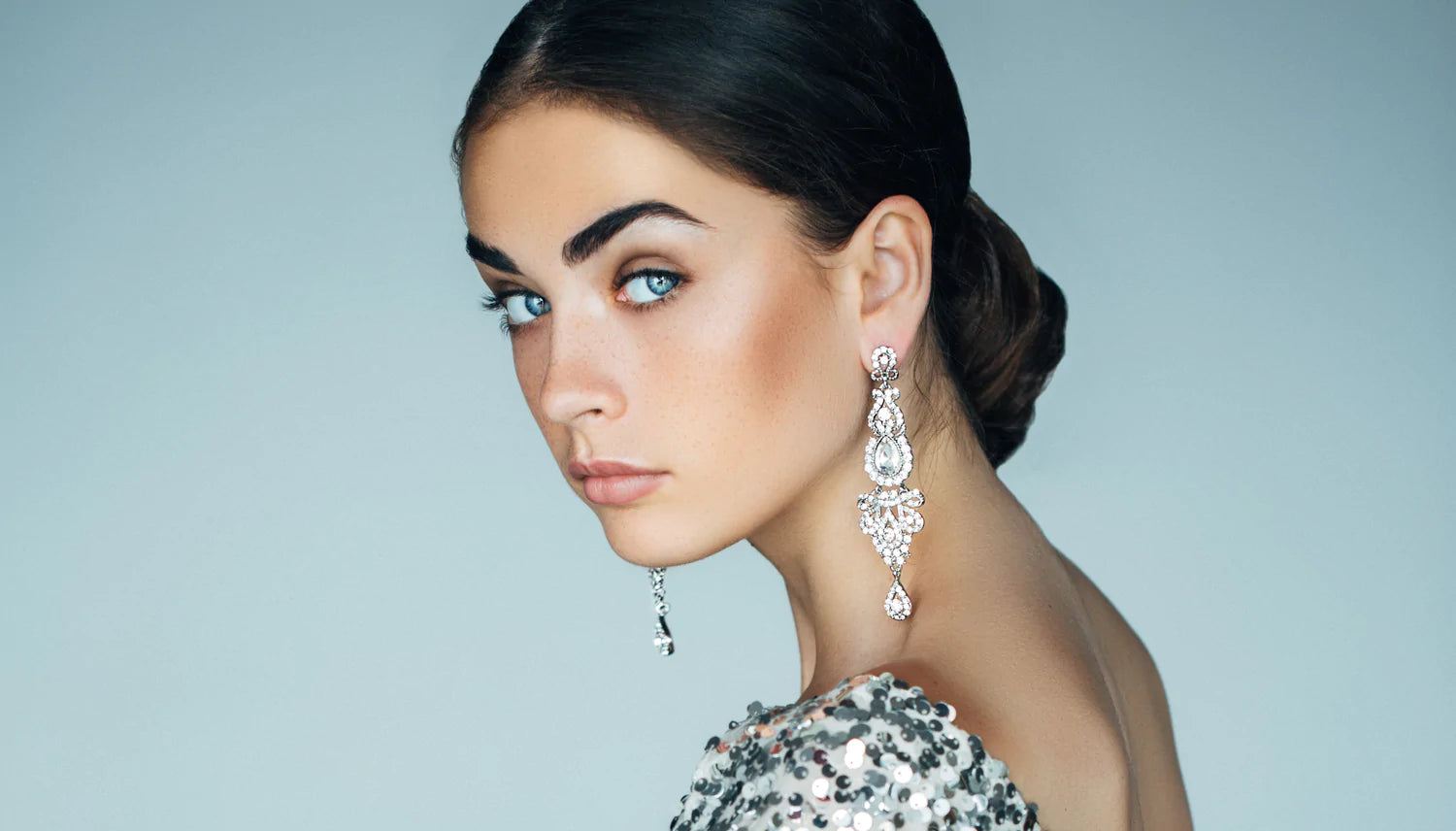 Beads are the first women's jewelry
